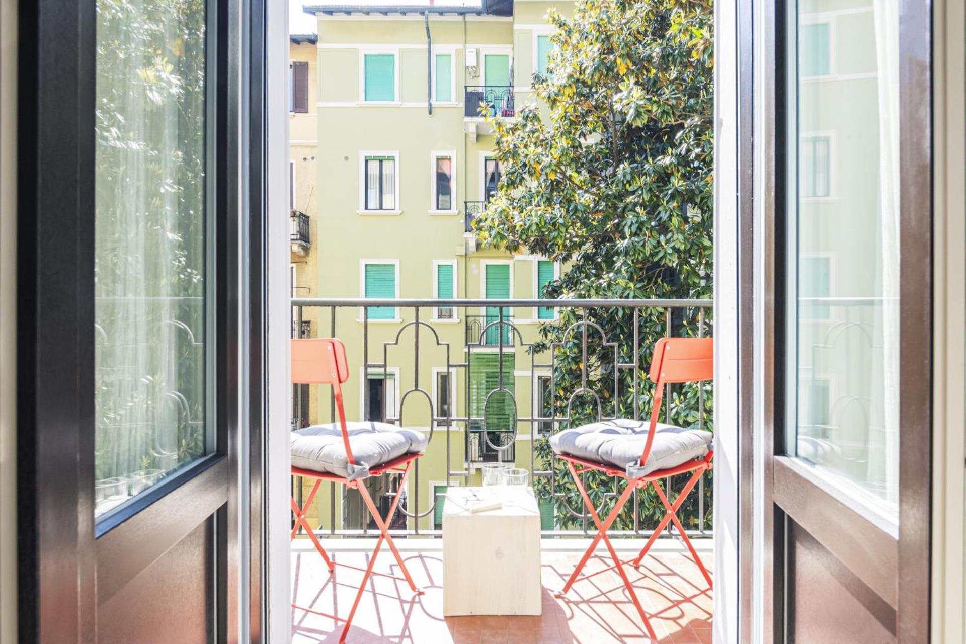Apartment Easylife - Confortevole Con Balcone In Life